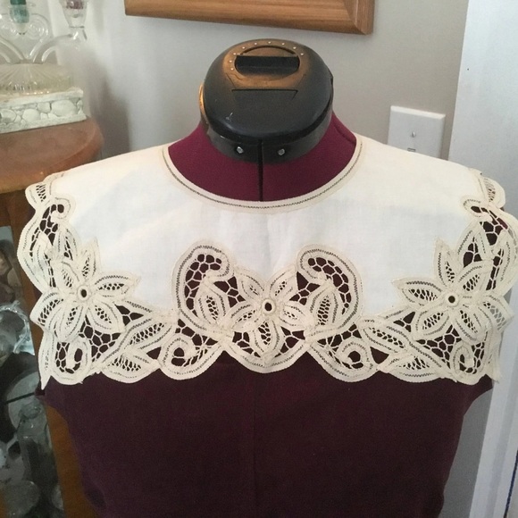 Chic Cream Lace Collar with Button Detail, preloved - Picture 10 of 10